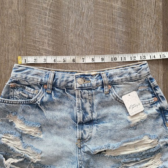 Free People We The Free Maggie Distressed Jean Shorts Women's Size 25 - Picture 7 of 9